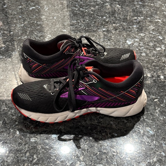 Brooks Adrenaline Athletic Shoes - Picture 6 of 8